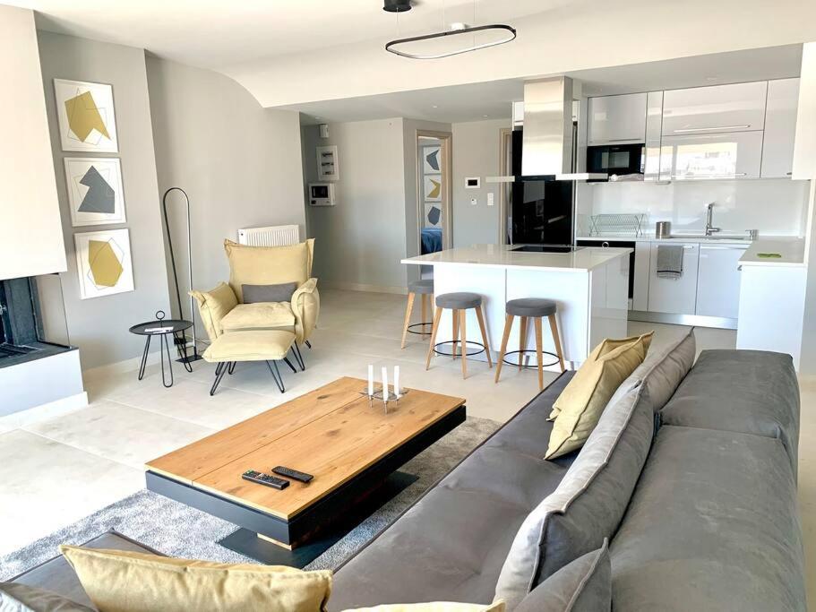 Fab New Flat In Central Athens W/ Acropolis Views Ngoại thất bức ảnh